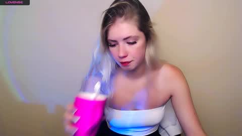 Snapshot of alicemeow_ chatting on October 16, 2025, 7:20 am Alice online show from October 16, 2025, 7:20 am