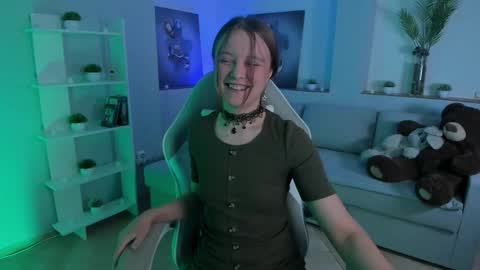 Snapshot of alicepill chatting on November 11, 2025, 1:49 am Alice online show from November 11, 2025, 1:49 am