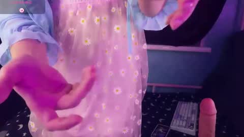 Snapshot of alicepinkhead chatting on March 6, 2025, 3:45 pm AlicePinkhead online show from March 6, 2025, 3:45 pm