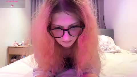 Snapshot of alicepinkhead chatting on August 4, 2026, 9:01 am AlicePinkhead online show from August 4, 2026, 9:01 am