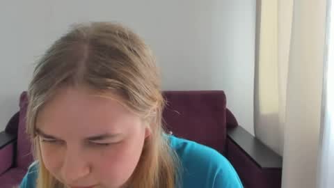 Snapshot of alicepopsy chatting on June 1, 2026, 3:36 pm Alice online show from June 1, 2026, 3:36 pm