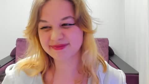Snapshot of alicepopsy chatting on June 2, 2026, 8:44 pm Alice online show from June 2, 2026, 8:44 pm