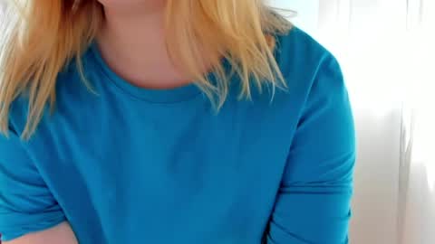 Snapshot of alicepopsy chatting on June 4, 2026, 2:01 pm Alice online show from June 4, 2026, 2:01 pm
