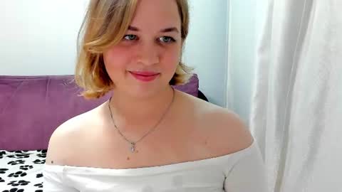 Snapshot of alicepopsy chatting on July 3, 2026, 7:53 pm Alice online show from July 3, 2026, 7:53 pm