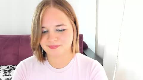 Snapshot of alicepopsy chatting on August 2, 2026, 1:09 pm Alice online show from August 2, 2026, 1:09 pm