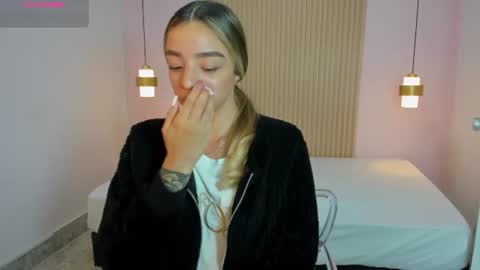 Snapshot of aliceross1 chatting on June 11, 2026, 2:53 am AliceRoss online show from June 11, 2026, 2:53 am