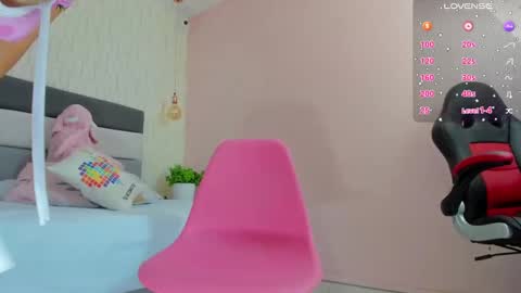 Snapshot of alicestark2 chatting on February 6, 2025, 1:54 pm online show from February 6, 2025, 1:54 pm