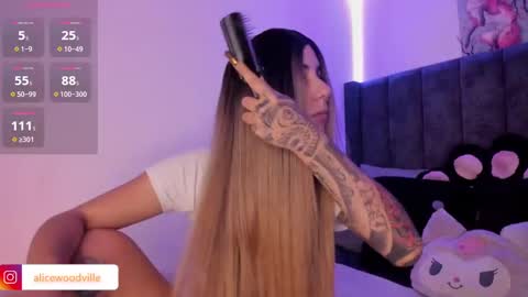 Snapshot of alicewoodville chatting on February 13, 2025, 3:46 pm Alice online show from February 13, 2025, 3:46 pm