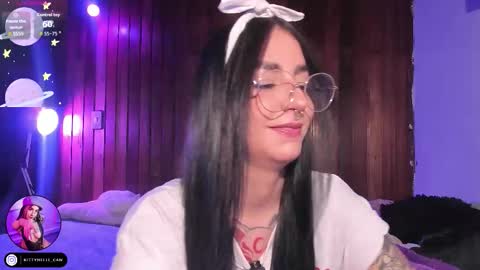 Snapshot of alicewoodville chatting on November 28, 2025, 1:41 am Alice online show from November 28, 2025, 1:41 am