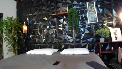 Alicia online show from March 17, 2026, 12:30 pm