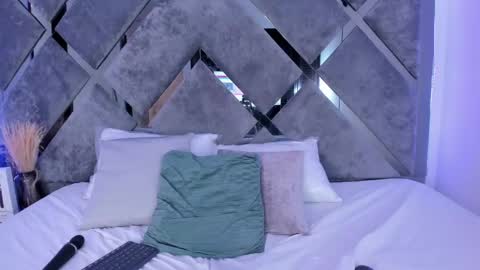 Alice  online show from January 18, 2025, 5:59 pm