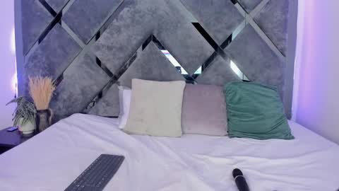 Alice  online show from February 10, 2025, 1:22 pm