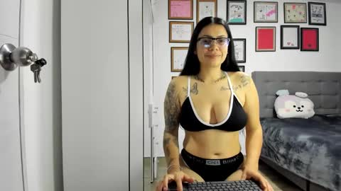 Snapshot of alicia_rainbow chatting on June 6, 2026, 3:11 am alicia_rainbow online show from June 6, 2026, 3:11 am