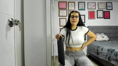 Snapshot of alicia_rainbow chatting on June 24, 2026, 4:00 am alicia_rainbow online show from June 24, 2026, 4:00 am