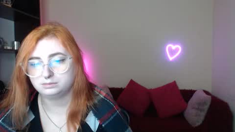 Snapshot of alicia_side_red chatting on November 11, 2025, 6:35 am Alicia online show from November 11, 2025, 6:35 am