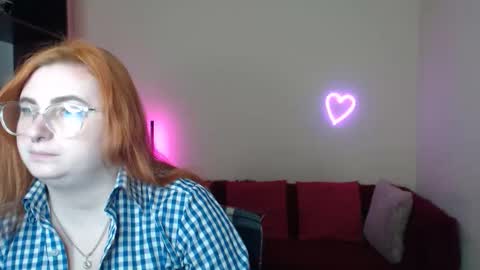 Snapshot of aliciaaared_kis chatting on November 17, 2025, 6:24 pm Alicia online show from November 17, 2025, 6:24 pm