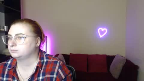 Snapshot of aliciaaared_kis chatting on November 20, 2025, 12:27 pm Alicia online show from November 20, 2025, 12:27 pm