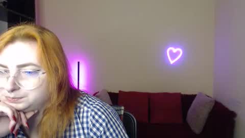 Snapshot of aliciaaared_kis chatting on November 21, 2025, 6:34 am Alicia online show from November 21, 2025, 6:34 am