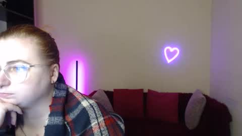 Snapshot of aliciaaared_kis chatting on November 22, 2025, 7:18 am Alicia online show from November 22, 2025, 7:18 am