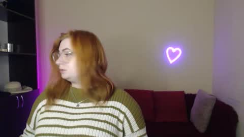 Snapshot of aliciaaared_kis chatting on November 24, 2025, 12:27 pm Alicia online show from November 24, 2025, 12:27 pm