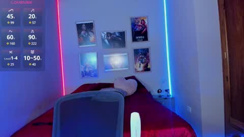 Jennyfer online show from December 4, 2024, 10:08 pm