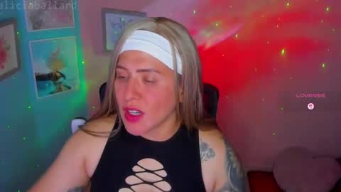 Jennyfer online show from April 25, 2026, 8:50 pm