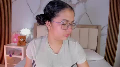 Snapshot of alicialevy chatting on June 19, 2026, 11:25 am LUNA online show from June 19, 2026, 11:25 am