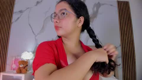 Snapshot of alicialevy chatting on June 25, 2026, 11:37 am LUNA online show from June 25, 2026, 11:37 am