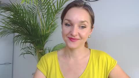 Snapshot of alicialux chatting on December 2, 2024, 11:01 am Alicia online show from December 2, 2024, 11:01 am