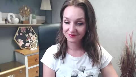 Snapshot of alicialux chatting on December 17, 2024, 4:21 pm Alicia online show from December 17, 2024, 4:21 pm