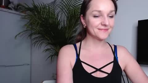 Snapshot of alicialux chatting on February 13, 2025, 6:05 pm Alicia online show from February 13, 2025, 6:05 pm