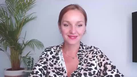 Snapshot of alicialux chatting on September 12, 2025, 5:51 am Alicia online show from September 12, 2025, 5:51 am