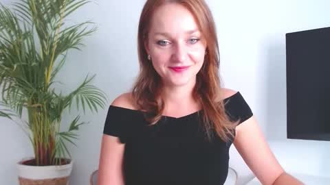 Snapshot of alicialux chatting on November 5, 2025, 8:14 am Alicia online show from November 5, 2025, 8:14 am