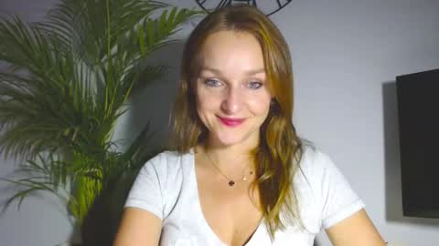 Snapshot of alicialux chatting on November 17, 2025, 3:29 pm Alicia online show from November 17, 2025, 3:29 pm