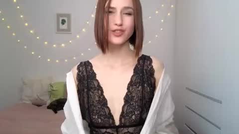 Snapshot of alicianoveli chatting on June 18, 2026, 4:33 pm alicianoveli online show from June 18, 2026, 4:33 pm