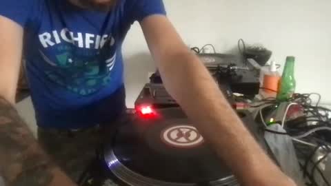 Snapshot of alien8720 chatting on August 1, 2026, 5:34 pm busco rockera online show from August 1, 2026, 5:34 pm