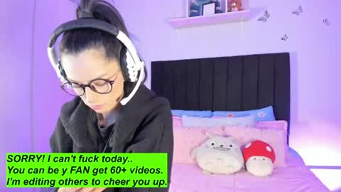 Snapshot of alien_universe chatting on June 16, 2026, 10:12 pm Aiko Independent Model online show from June 16, 2026, 10:12 pm