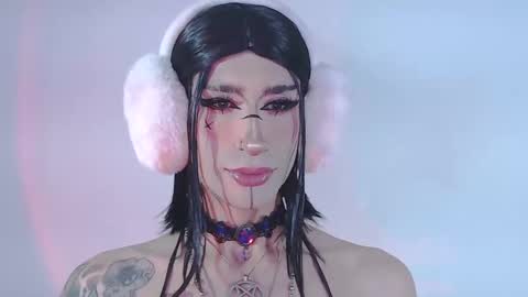 Snapshot of alienexxx chatting on May 8, 2026, 11:43 pm online show from May 8, 2026, 11:43 pm