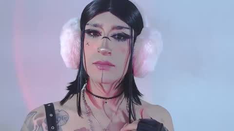 Snapshot of alienexxx chatting on May 15, 2026, 11:01 pm online show from May 15, 2026, 11:01 pm