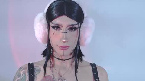 Snapshot of alienexxx chatting on May 15, 2026, 11:23 pm online show from May 15, 2026, 11:23 pm
