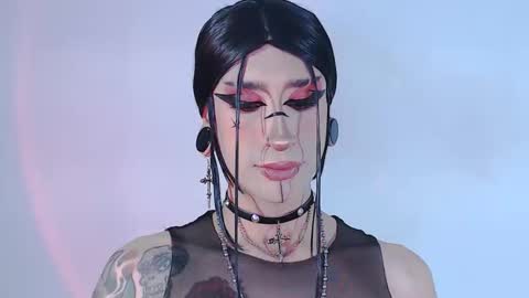 Snapshot of alienexxx chatting on June 5, 2026, 11:32 pm online show from June 5, 2026, 11:32 pm