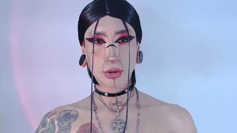 Snapshot of alienexxx chatting on June 10, 2026, 11:46 pm online show from June 10, 2026, 11:46 pm