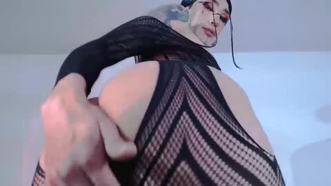 Snapshot of alienexxx chatting on June 11, 2026, 12:32 am online show from June 11, 2026, 12:32 am