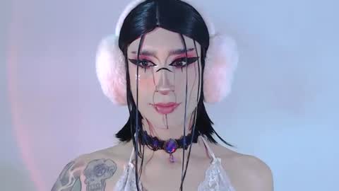 Snapshot of alienexxx chatting on June 18, 2026, 12:00 am online show from June 18, 2026, 12:00 am