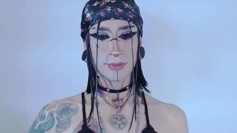 Snapshot of alienexxx chatting on June 20, 2026, 10:45 pm online show from June 20, 2026, 10:45 pm