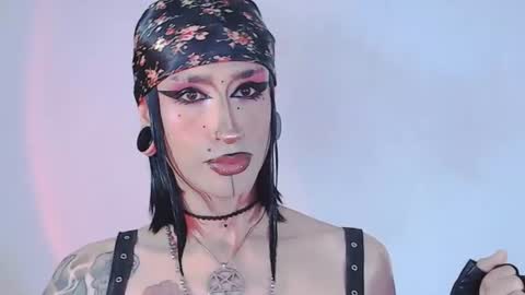 Snapshot of alienexxx chatting on July 4, 2026, 12:17 am online show from July 4, 2026, 12:17 am