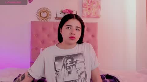 aliice_walker_ online show from December 6, 2024, 12:27 pm