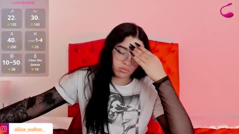 aliice_walker_ online show from December 23, 2024, 3:55 pm