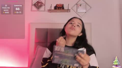 aliice_walker_ online show from January 16, 2025, 12:31 pm