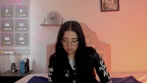 aliice_walker_ online show from January 27, 2025, 5:58 pm